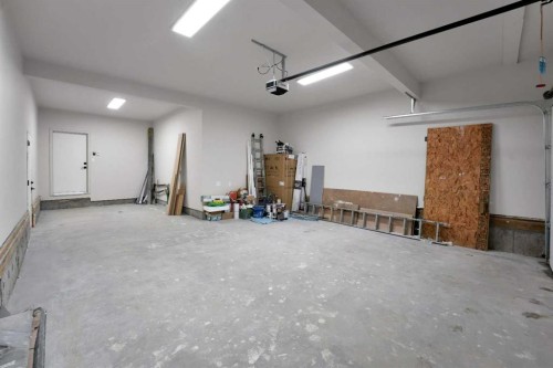 3511 34 Avenue Sw, Calgary, AB - Indoor Photo Showing Garage