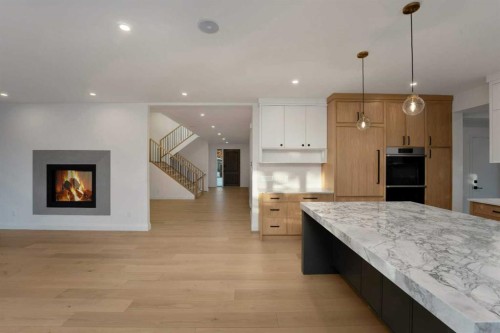 3511 34 Avenue Sw, Calgary, AB - Indoor Photo Showing Kitchen With Upgraded Kitchen