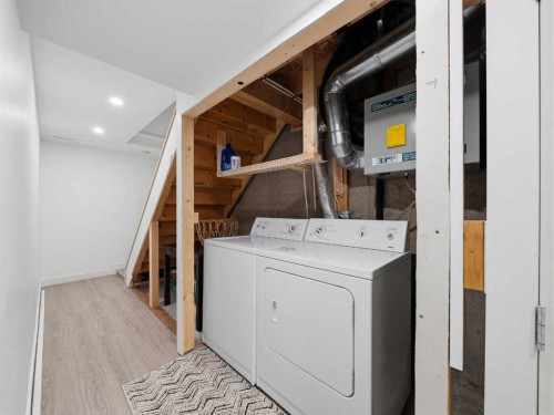 101 Everstone Place Sw, Calgary, AB - Indoor Photo Showing Laundry Room