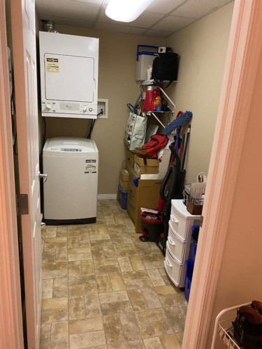446-15 Everstone Drive Sw, Calgary, AB - Indoor Photo Showing Laundry Room