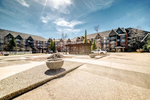 446-15 Everstone Drive Sw, Calgary, AB - Outdoor With Facade