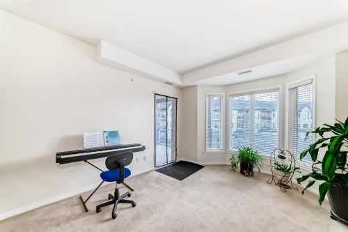 446-15 Everstone Drive Sw, Calgary, AB - Indoor Photo Showing Office