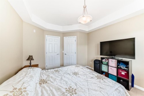 446-15 Everstone Drive Sw, Calgary, AB - Indoor Photo Showing Bedroom