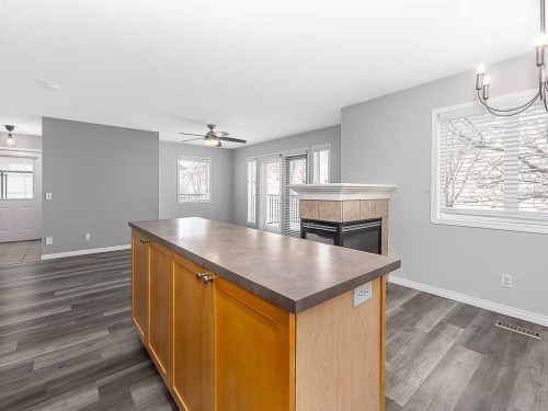 172 Simcoe Place Sw, Calgary, AB - Indoor With Fireplace