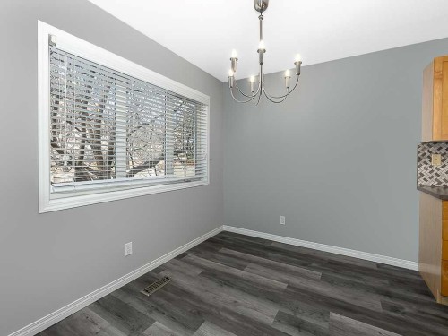172 Simcoe Place Sw, Calgary, AB - Indoor Photo Showing Other Room
