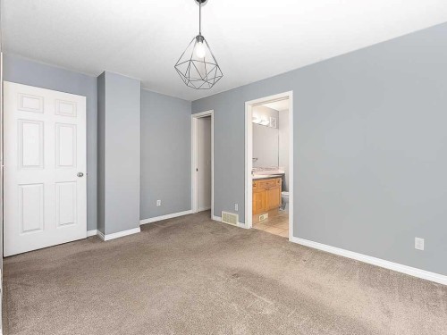 172 Simcoe Place Sw, Calgary, AB - Indoor Photo Showing Other Room