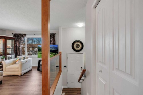 20 Ogmoor Crescent Se, Calgary, AB - Indoor Photo Showing Other Room