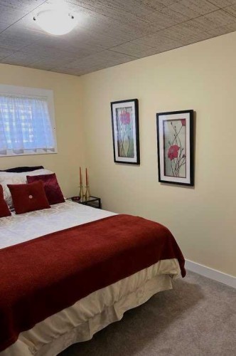 20 Ogmoor Crescent Se, Calgary, AB - Indoor Photo Showing Bedroom