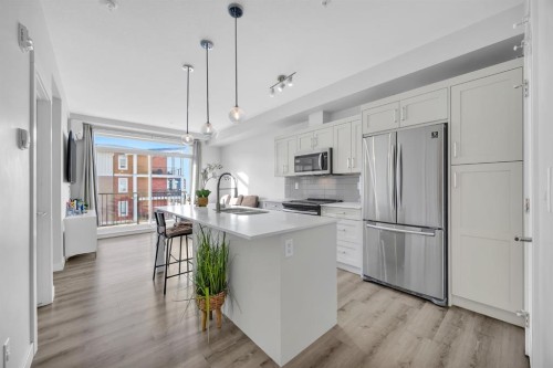 305-35 Walgrove Se, Calgary, AB - Indoor Photo Showing Kitchen With Stainless Steel Kitchen With Upgraded Kitchen