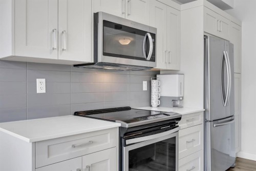 305-35 Walgrove Se, Calgary, AB - Indoor Photo Showing Kitchen With Stainless Steel Kitchen With Upgraded Kitchen