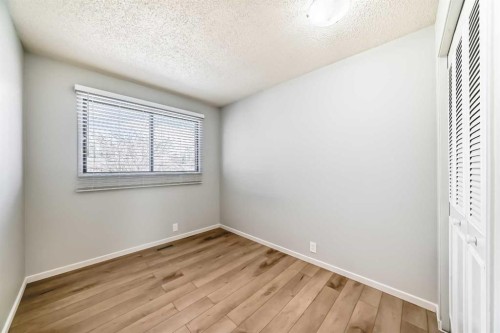 6840 4 Avenue Ne, Calgary, AB - Indoor Photo Showing Other Room