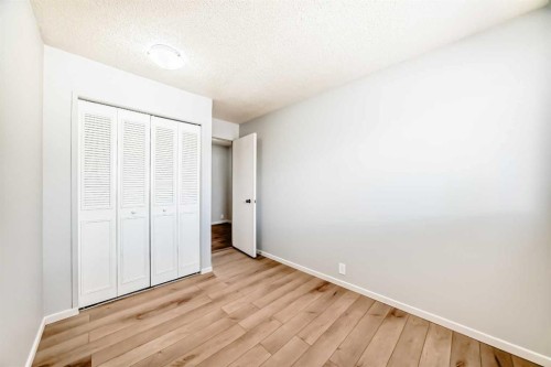 6840 4 Avenue Ne, Calgary, AB - Indoor Photo Showing Other Room