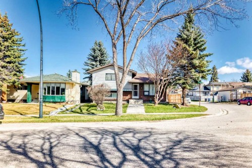 6840 4 Avenue Ne, Calgary, AB - Outdoor With Facade