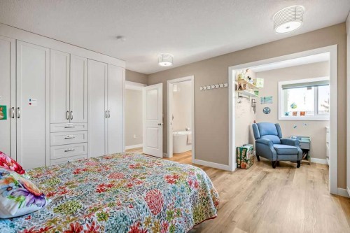 2226 Westmount Road Nw, Calgary, AB - Indoor Photo Showing Bedroom