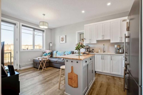 2226 Westmount Road Nw, Calgary, AB - Indoor Photo Showing Kitchen