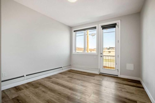 2226 Westmount Road Nw, Calgary, AB - Indoor Photo Showing Other Room