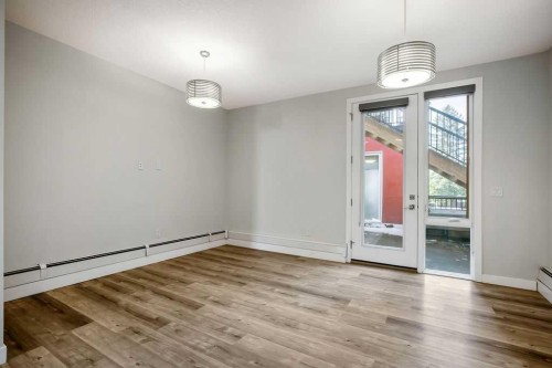 2226 Westmount Road Nw, Calgary, AB - Indoor Photo Showing Other Room