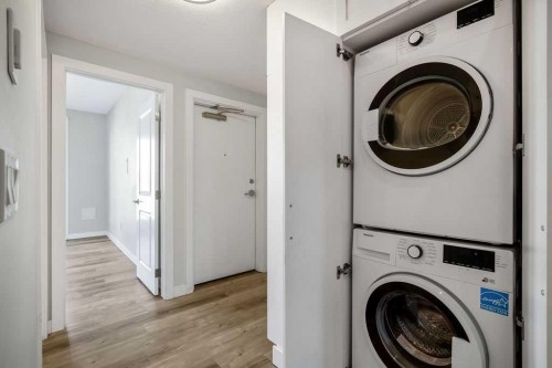 2226 Westmount Road Nw, Calgary, AB - Indoor Photo Showing Laundry Room