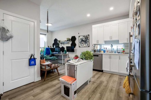 2226 Westmount Road Nw, Calgary, AB - Indoor Photo Showing Kitchen