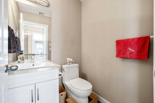 2226 Westmount Road Nw, Calgary, AB - Indoor Photo Showing Bathroom