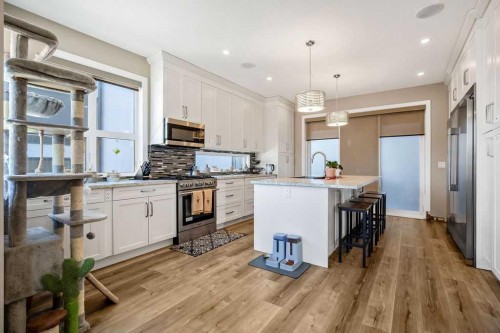 2226 Westmount Road Nw, Calgary, AB - Indoor Photo Showing Kitchen With Upgraded Kitchen
