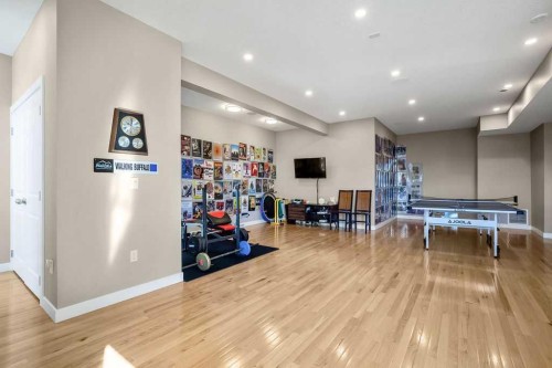 2226 Westmount Road Nw, Calgary, AB - Indoor Photo Showing Other Room