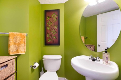 211 Prestwick Heights Se, Calgary, AB - Indoor Photo Showing Bathroom