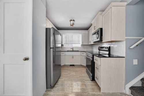 84 Macewan Glen Way Nw, Calgary, AB - Indoor Photo Showing Kitchen