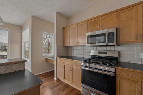 11 Valley Crest Rise Nw, Calgary, AB - Indoor Photo Showing Kitchen