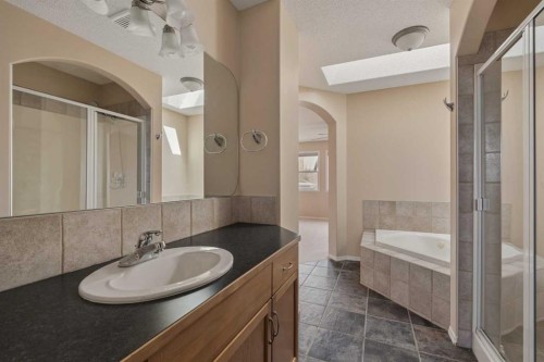 11 Valley Crest Rise Nw, Calgary, AB - Indoor Photo Showing Bathroom