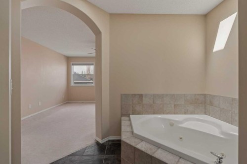 11 Valley Crest Rise Nw, Calgary, AB - Indoor Photo Showing Bathroom