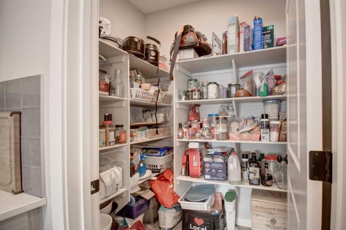 800 Mandalay Link, Carstairs, AB - Indoor With Storage