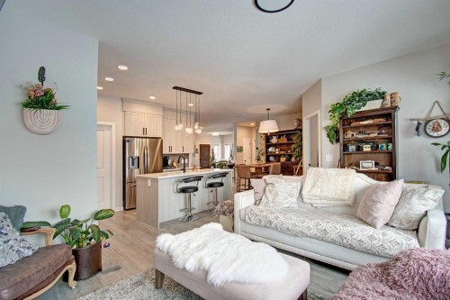 800 Mandalay Link, Carstairs, AB - Indoor Photo Showing Living Room