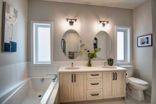 800 Mandalay Link, Carstairs, AB - Indoor Photo Showing Bathroom
