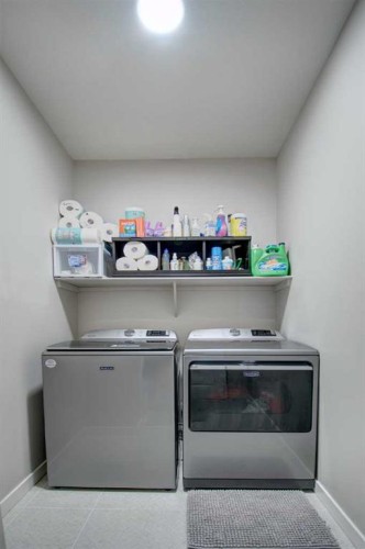 800 Mandalay Link, Carstairs, AB - Indoor Photo Showing Laundry Room