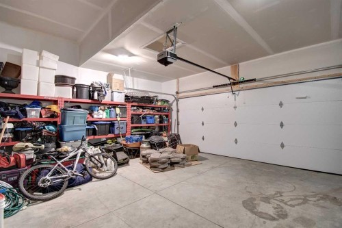 800 Mandalay Link, Carstairs, AB - Indoor Photo Showing Garage