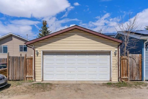 61 Martindale Boulevard Ne, Calgary, AB - Outdoor