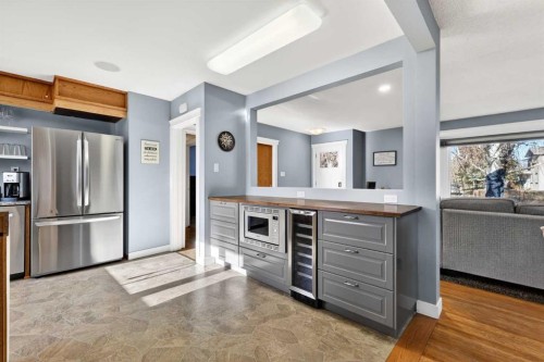 316 Wascana Crescent Se, Calgary, AB - Indoor Photo Showing Other Room