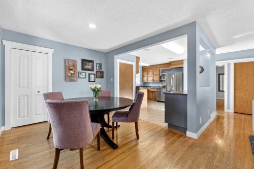 316 Wascana Crescent Se, Calgary, AB - Indoor Photo Showing Dining Room