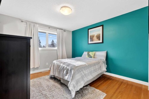 316 Wascana Crescent Se, Calgary, AB - Indoor Photo Showing Bedroom