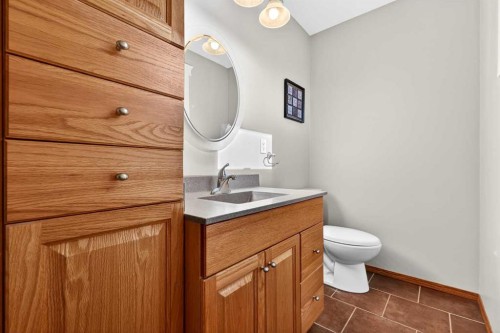 316 Wascana Crescent Se, Calgary, AB - Indoor Photo Showing Bathroom