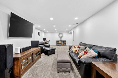 316 Wascana Crescent Se, Calgary, AB - Indoor Photo Showing Other Room