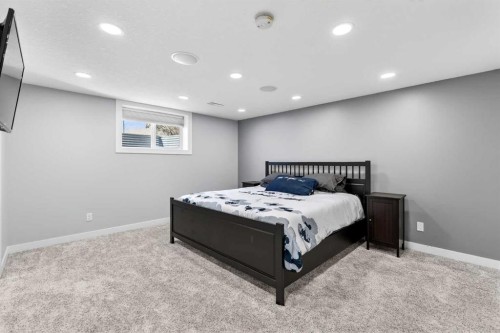 316 Wascana Crescent Se, Calgary, AB - Indoor Photo Showing Bedroom