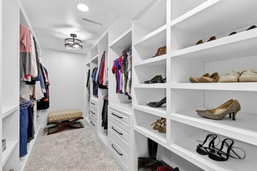 316 Wascana Crescent Se, Calgary, AB - Indoor With Storage