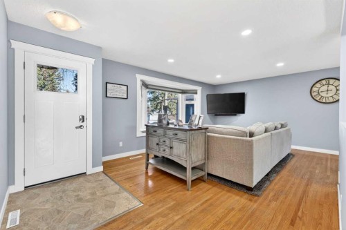 316 Wascana Crescent Se, Calgary, AB - Indoor