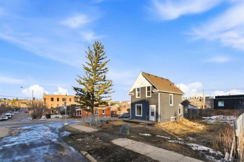 68 7 Street Ne, Calgary, AB 