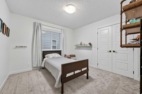 19 Cranbrook Crescent Se, Calgary, AB - Indoor Photo Showing Bedroom