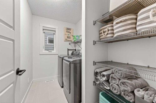 19 Cranbrook Crescent Se, Calgary, AB - Indoor Photo Showing Laundry Room