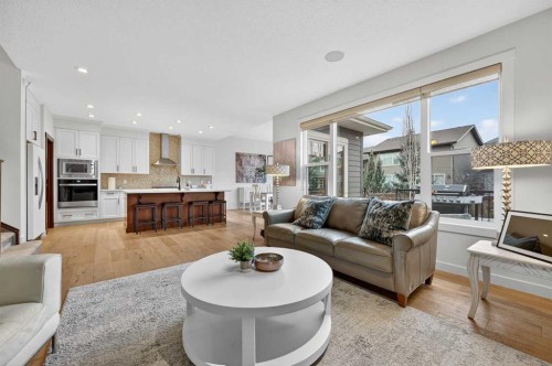 19 Cranbrook Crescent Se, Calgary, AB - Indoor Photo Showing Living Room