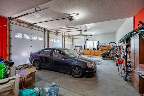 280135 Township Road 242 Se, Chestermere, AB - Indoor Photo Showing Garage